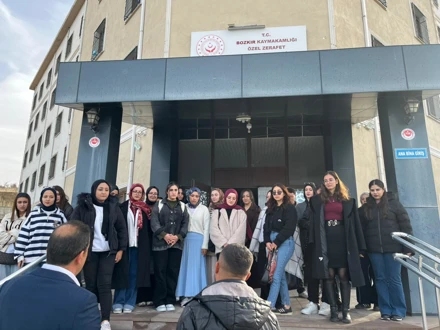 Selçuk Üniversitesi Bozkır MYO'dan 3 Aralık Farkındalığı: Kalpler Birleşti!